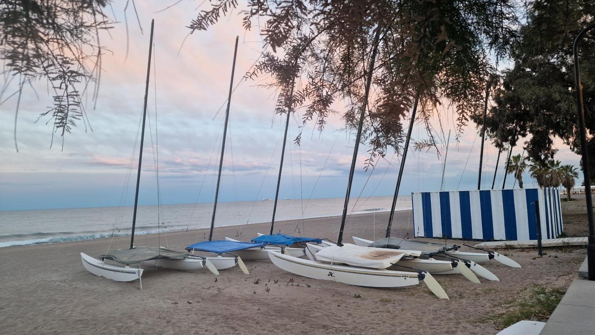 Ferienwohnung Incredible Seafront With Sunrise And Sunset Views Benicàssim Exterior foto