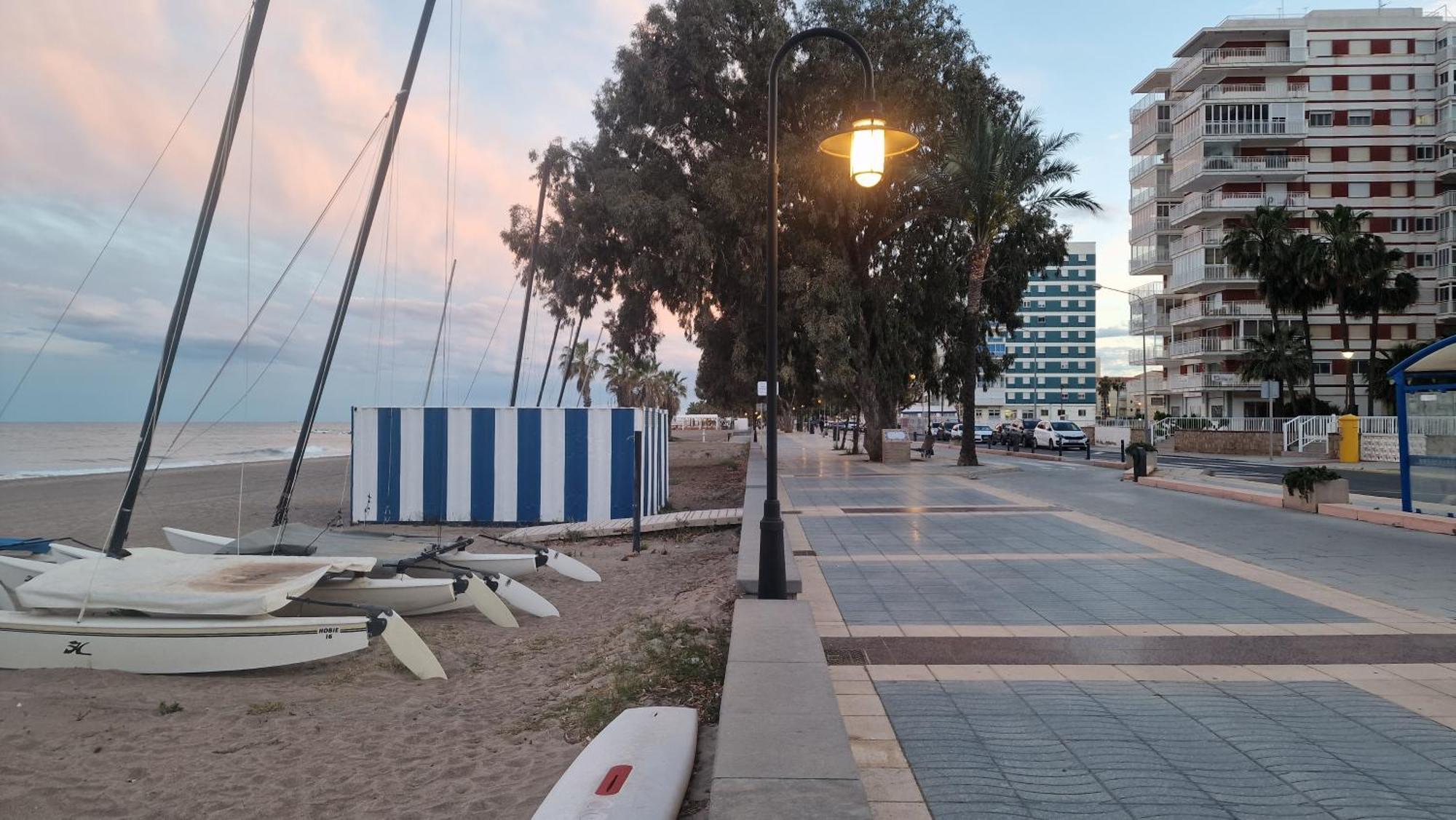 Ferienwohnung Incredible Seafront With Sunrise And Sunset Views Benicàssim Exterior foto