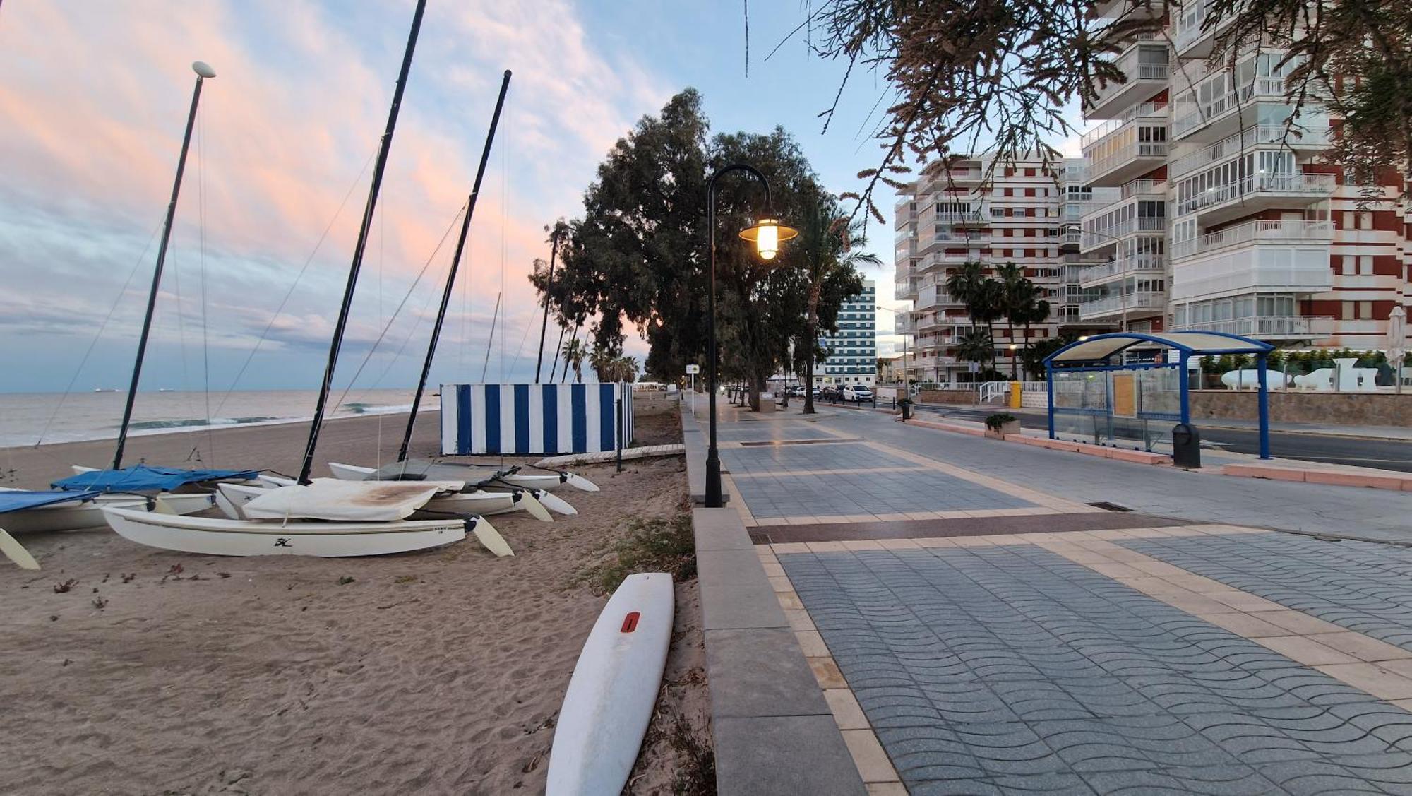 Ferienwohnung Incredible Seafront With Sunrise And Sunset Views Benicàssim Exterior foto